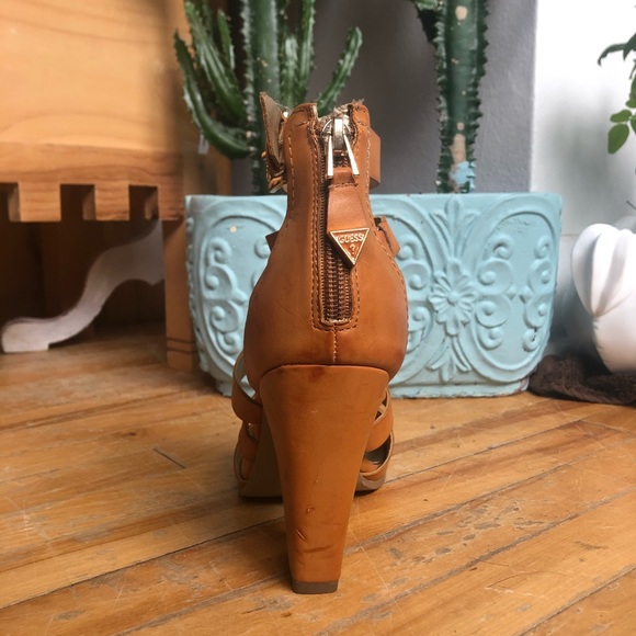 SANDAL BLOCK HEELS! - Picture 3 of 6